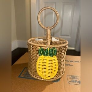 Wicker Pineapple Basket with Handle